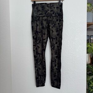 Alexo Athletica Metallic Black Camo Carrywear Leggings